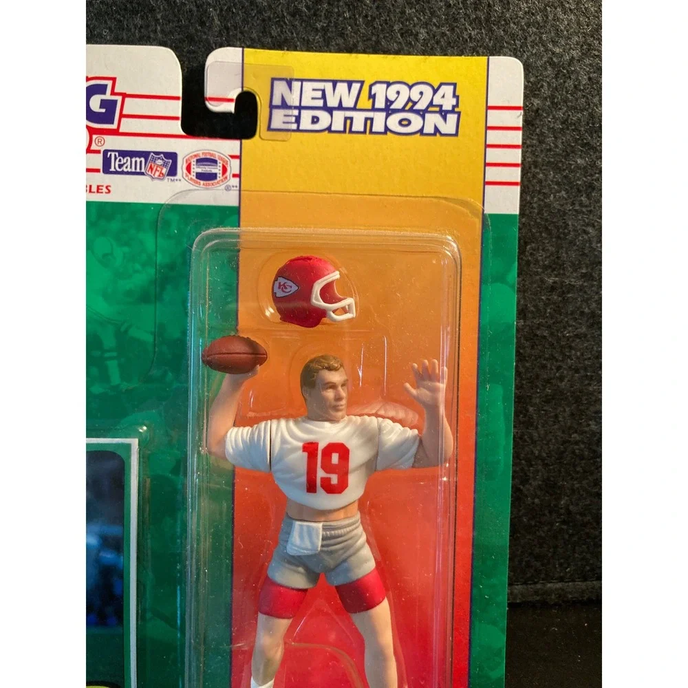 Kenner Starting Lineup 1994 Joe Montana Kansas City Chiefs Figure with Card NEW